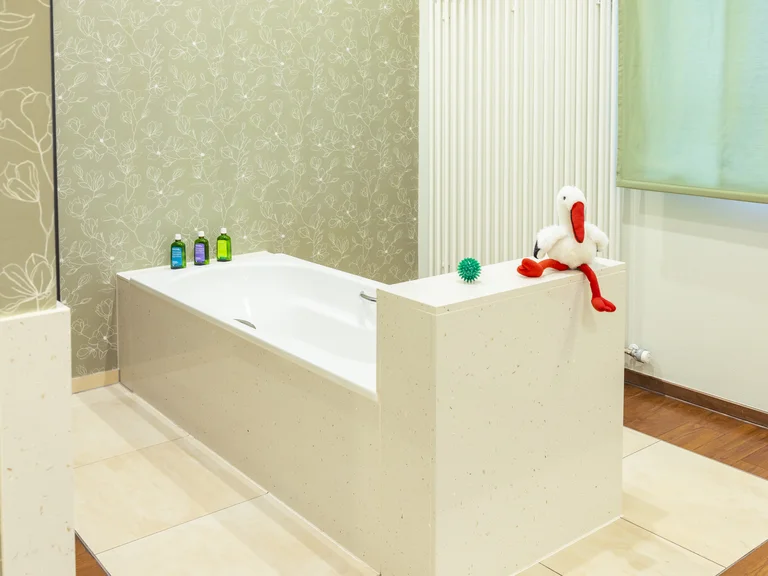 Badewanne im Kreißsaal des Marien Hospital Witten