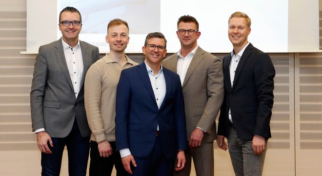 Prof. Dr. Ulrich Frey (Mitte) und weitere Experten des Zentrums