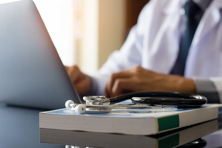 Die Klinik für Gefäßchirurgie des Marien Hospital Witten wurde Ende 2022 gemeinsam mit der Dialysepraxis GIM von den Deutschen Gesellschaften für Nephrologie, Gefäßchirurgie / Gefäßmedizin, Radiologie und Angiologie als „Interdisziplinäres Regionales Shuntzentrum Ennepe-Ruhr“ zertifiziert. 