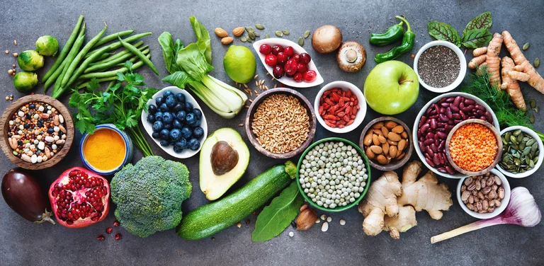 Eine Analfissur kann beispielsweise durch ballaststoffreiche Ernährung verhindert werden, die für eine weiche Stuhlkonsistenz sorgt.