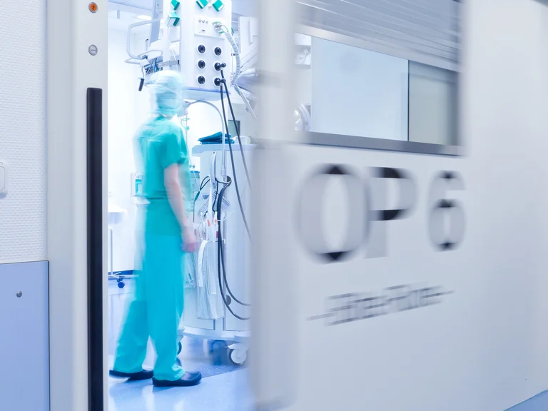 Die Kompetenz der Klinik für Allgemein- und Viszeralchirurgie liegt in den Operationen bei Erkrankungen des gesamten Verdauungstraktes sowie des Bauchraumes.