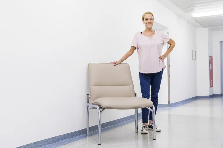 Eine Patientin des Adipositaszentrum Witten nach dem operativen Eingriff. 