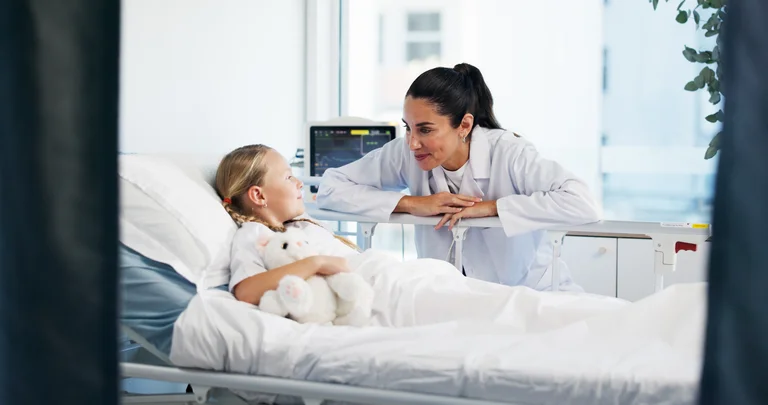 Bösartige Tumore bei Kindern sind selten und umfassen hauptsächlich Leukämien, Hirntumore und Lymphome.
