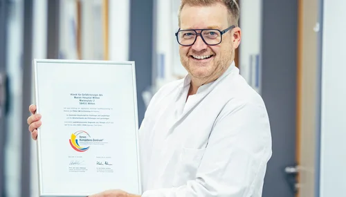 Die Klinik für Gefäßchirurgie des Marien Hospital Witten wurde 2014 durch die Deutsche Gesellschaft für Phlebologie und den Berufsverband der Phlebologen als Venen Kompetenzzentrum zertifiziert. 