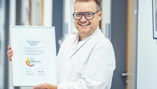 Die Klinik für Gefäßchirurgie des Marien Hospital Witten wurde 2014 durch die Deutsche Gesellschaft für Phlebologie und den Berufsverband der Phlebologen als Venen Kompetenzzentrum zertifiziert. 