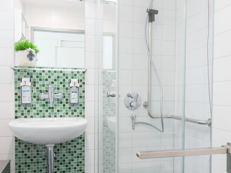 Badezimmer in der Geburtshilfe des Marien Hospital Witten
