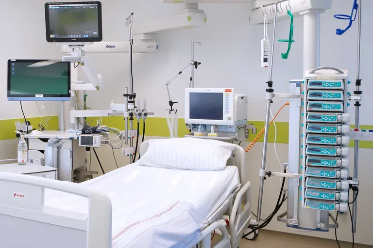 Auf der Intensivstation steht nicht die Technik, sondern der Patient mit seinen Ängsten, Leiden und Bedürfnissen im Vordergrund.