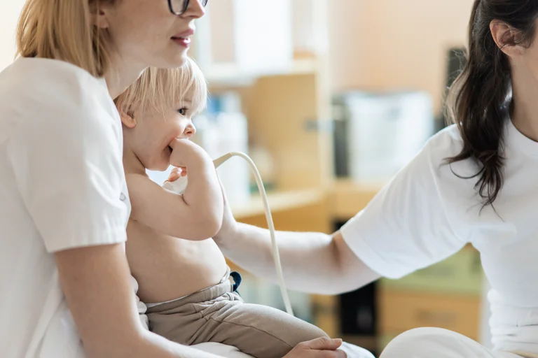 In der Kinderchirurgie werden verschiedene technisch-bildgebende Untersuchungsmethoden angewendet.