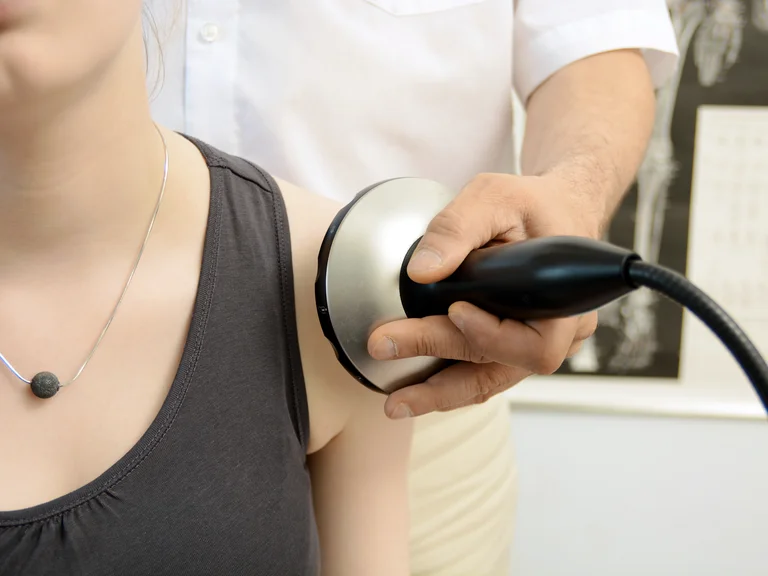 Physikalische Therapie am Patienten