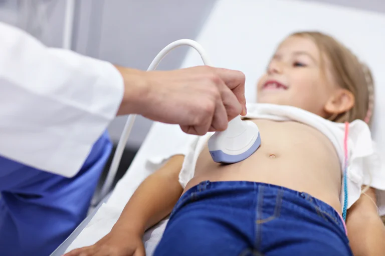 Ultraschalluntersuchung bei einem Kind