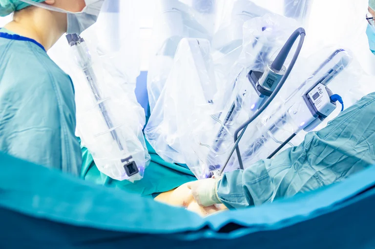 Roboter-assistierte Operationen sind ein fester Bestandteil der Behandlung von Erkrankungen in der Klinik für Allgemein- und Viszeralchirurgie des Marien Hospital Witten.
