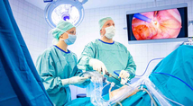 Gezielte Hilfe bei Endometriose: Prof. Dr. Sven Schiermeier, Chefarzt der Frauenklinik und Geburtshilfe des Marien Hospital Witten, setzt ein neues Helium-Plasmasystem ein – für besonders schonende und präzise Eingriffe.