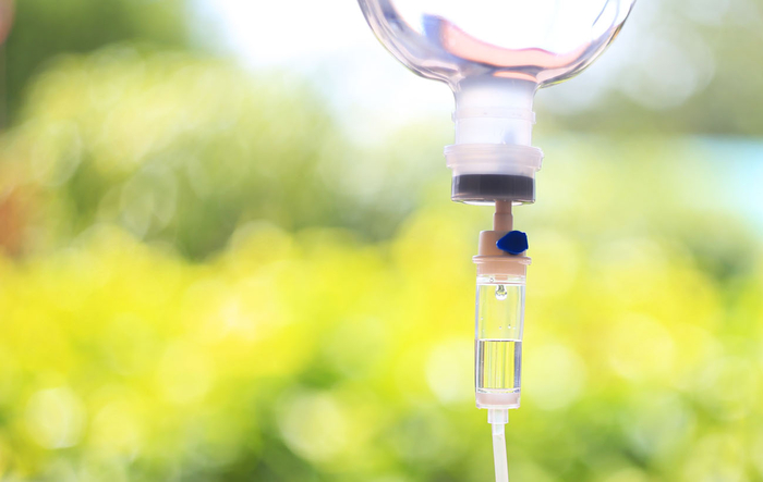 Bei der intravenösen Chemotherapie werden die Medikamente direkt in die Blutbahn injiziert.
