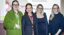 Informierten zu Neuerungen rund um Brustkrebs: Prof. Dr. Monika Graeser (2. v. l.), Chefärztin des Brustzentrum der St. Elisabeth Gruppe sowie des Brustkrebszentrum Witten Standort: Marien Hospital Witten, Prof. Dr. Vesna Bjelic-Radisic (l.), Chefärztin des Brustzentrum und Abteilung Senologie des Helios Universitätsklinikum Wuppertal, Dr. Athina Kostara (2. v. r.), Ärztliche Leitung GynOnco Düsseldorf sowie Prof. Dr. Ann-Kathrin Bittner (r.), Leitende Oberärztin, Medikamentöse Tumortherapie und Studien des Universitätsklinikums Essen.