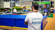 Bereits zum fünften Mal unterstützten Physiotherapeuten des Zentrum für Prävention, Therapie, Rehabilitation und sportmedizinische Diagnostik der St. Elisabeth Gruppe die Sportler bei den „Tagen der Überflieger“ in Essen.