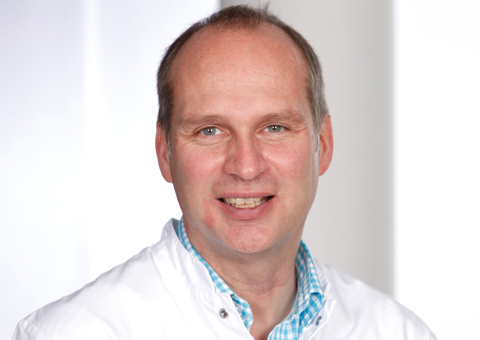 Dr. med. John Hackmann