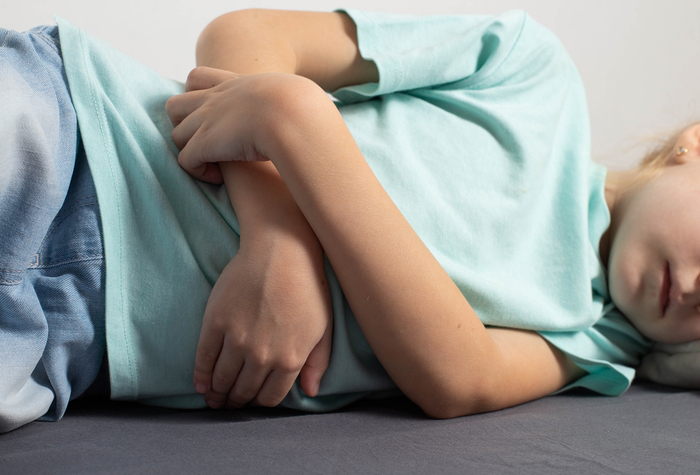 Kind mit Bauchschmerzen