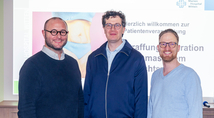 Begrüßten die Teilnehmenden zur Patientenveranstaltung „Straffungsoperation nach massivem Gewichtsverlust“ (v. l. n. r.): Chefarzt Prof. Dr. Dr. Heiko Sorg, Oberarzt Baksan Tav und Dr. Lars Hendricks, Leitender Oberarzt der Klinik für Plastische, Rekonstruktive und Ästhetische Chirurgie des Marien Hospital Witten.